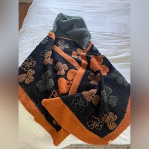 Hooded wool shawl retro design cover up - made in Italy